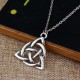 Triquetra con catena