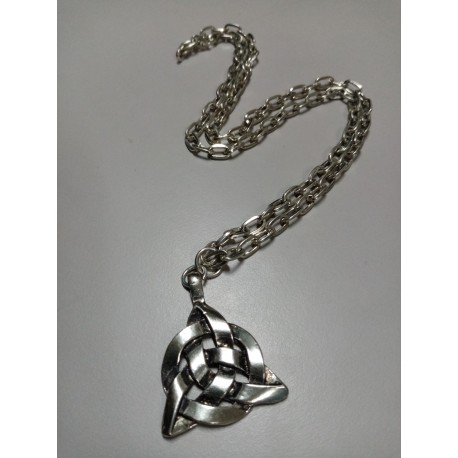 Collana triquetra